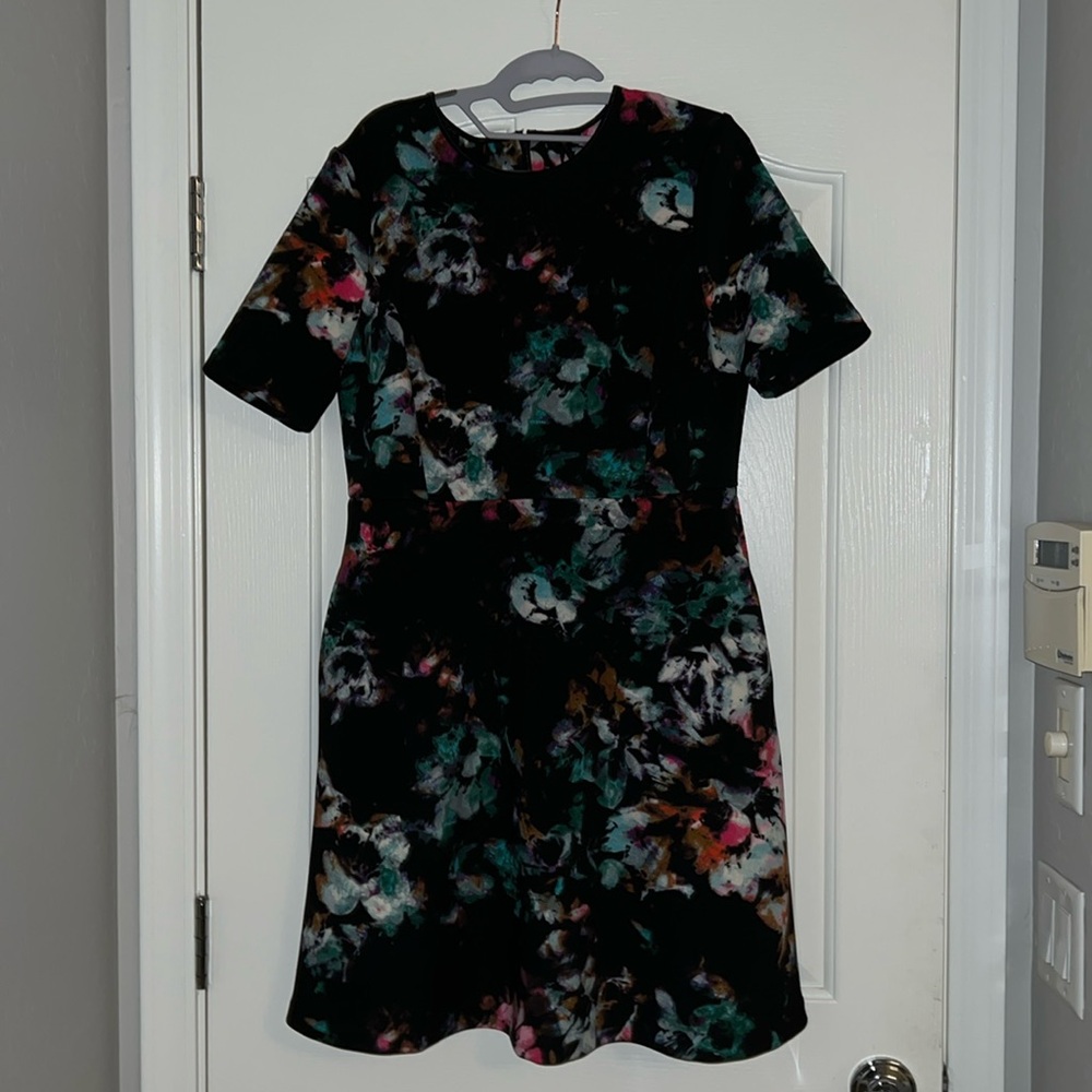 Marc New York black with flowers dress. Short sleeve with pockets.